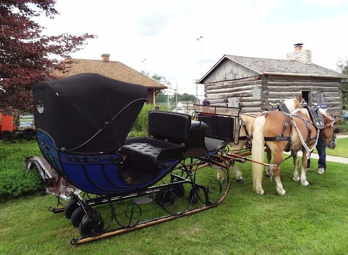 finished sleigh with horses